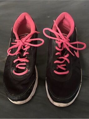 Nike Women’s Black Sneakers with Pink Accents